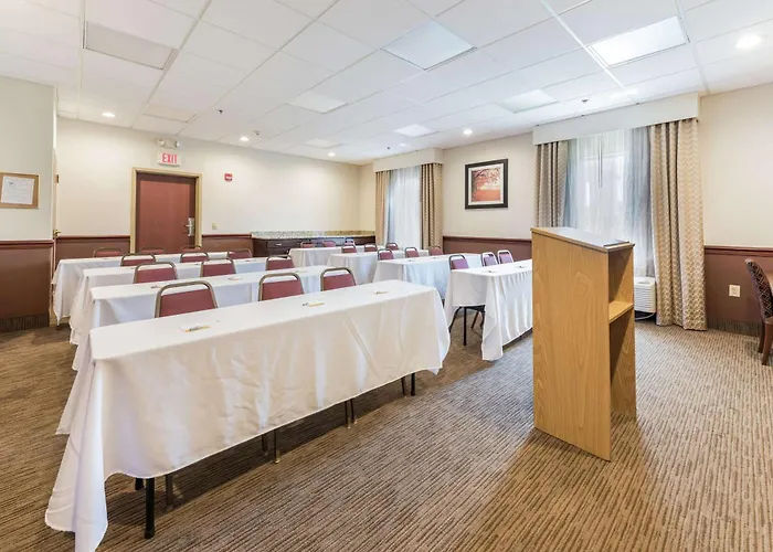 Hampton I-70e/hamilton Road Hotel 3*