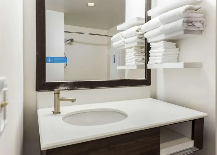 Hampton I-70e/hamilton Road Hotel 3*
