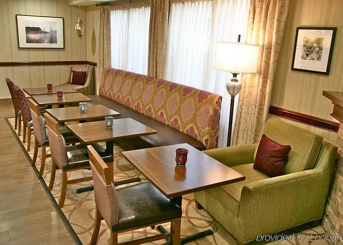 Hampton I-70e/hamilton Road Hotel 3*